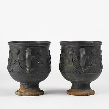 Ivar Johnsson, trädgårdsurnor, ett par, "Diana", Näfveqvarns bruk, Swedish Grace.