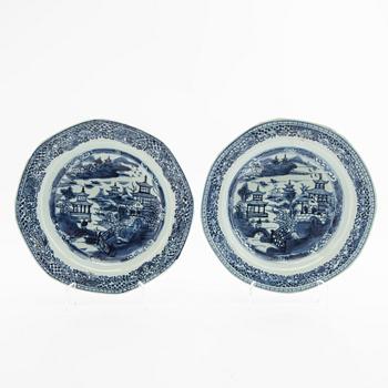Deep plates 13 pcs. China, circa 1800 porcelain.