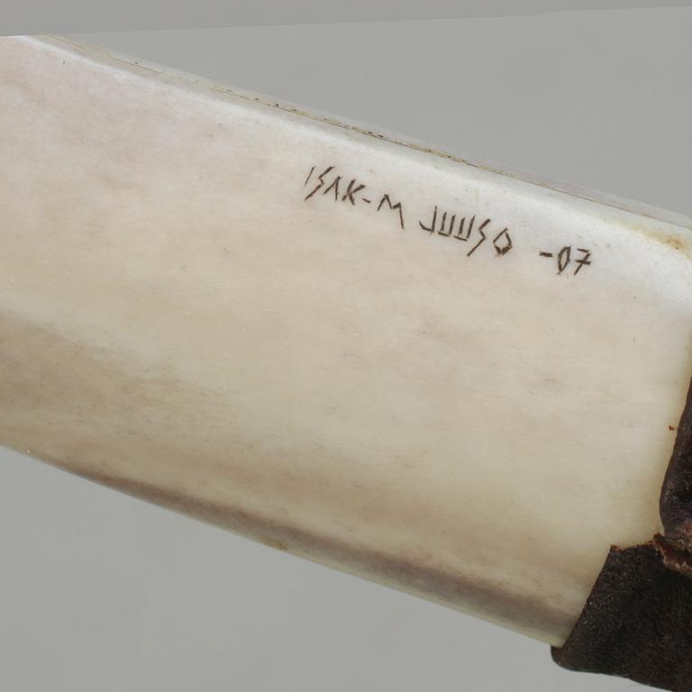 ISAK-MATTI JUUSO, a Sami reindeer horn knife, signed Isak-M Juuso and dated -07.