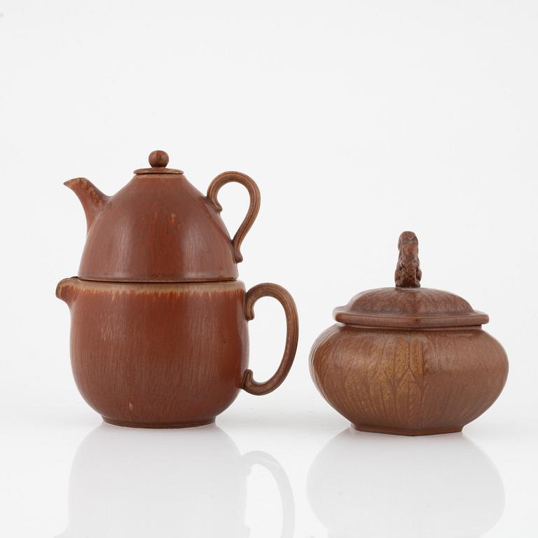 Gunnar Nylund, a teapot and a bowl with cover, Rörstrand.