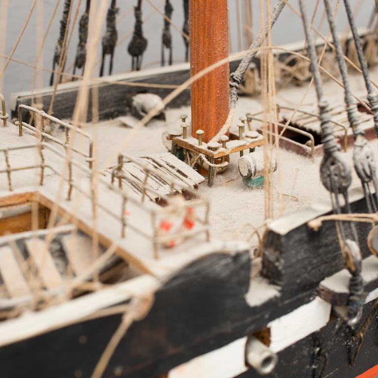 FARTYGSMODELL, bemålat trä, 1900-tal.