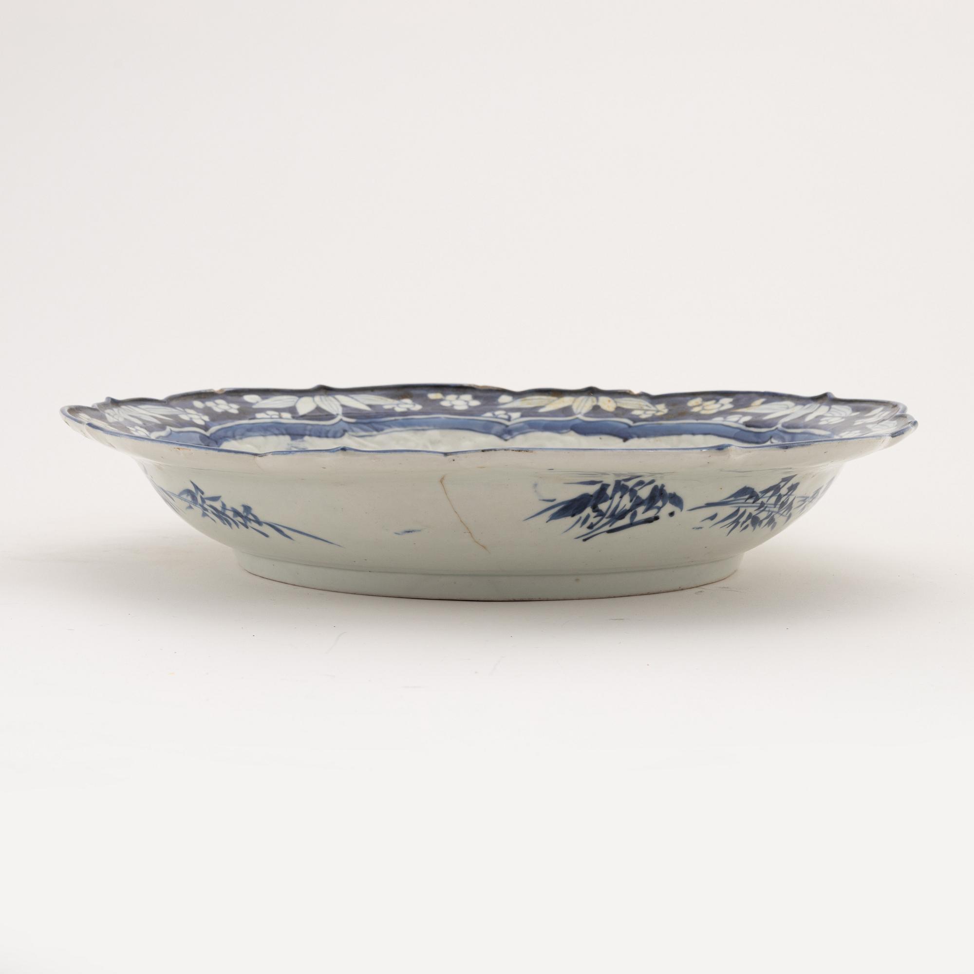 Fat, porslin. Japan, 1700-tal.
