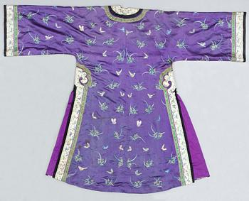 A silk coat, late Qing dynasty. Height 136 cm.