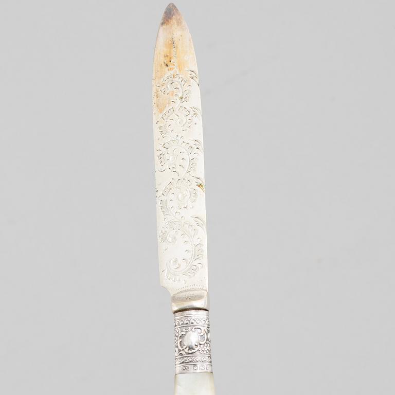 William Yates, fruit knives, 12 + 12 pcs, silver and mother-of-pearl, Sheffield, England 1899.