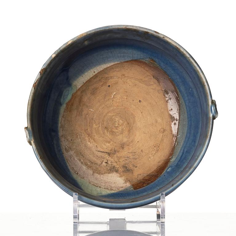 A blue glazed tripod censer, late Ming dynasty, 17th century.