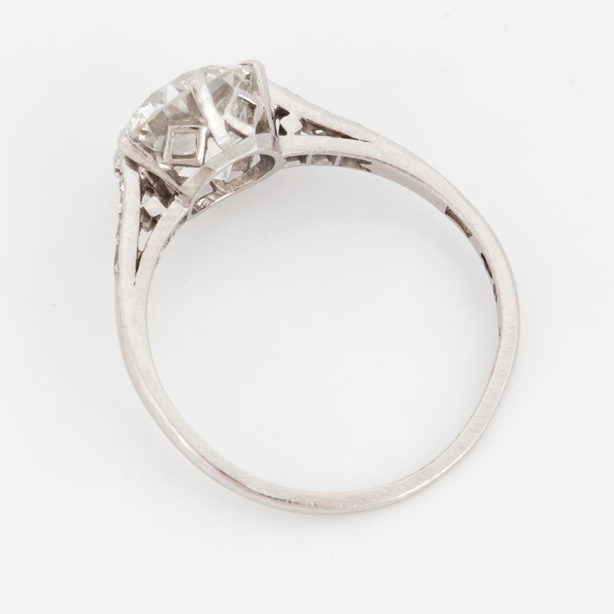 A circa 2 ct diamond ring.