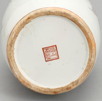 GOLVVAS, porslin, Kina, sen Qingdynasti, 1800/1900-tal.