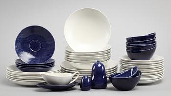 MATSERVIS, 55 delar, flintgods, "Blå Eld", Hertha Bengtsson, Rörstrand.