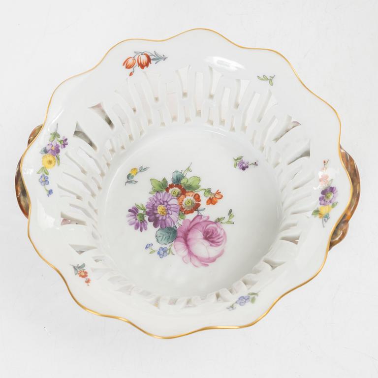 Royal Copenhagen, A pair of lattice bowls with stands and a pair of leaf-shaped dishes, 'Saxon Flower', Denmark, 1923-34.