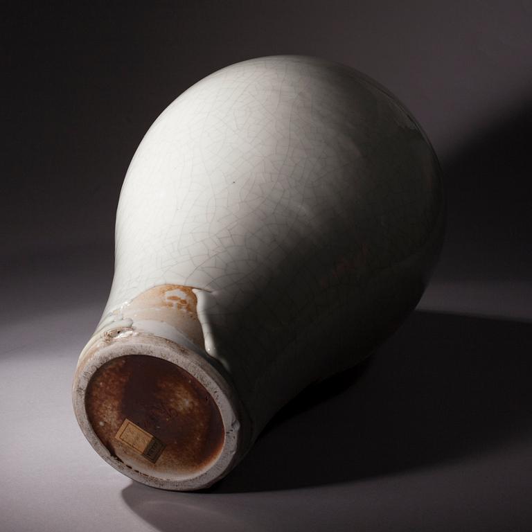 Toini Muona, A CERAMIC VASE.