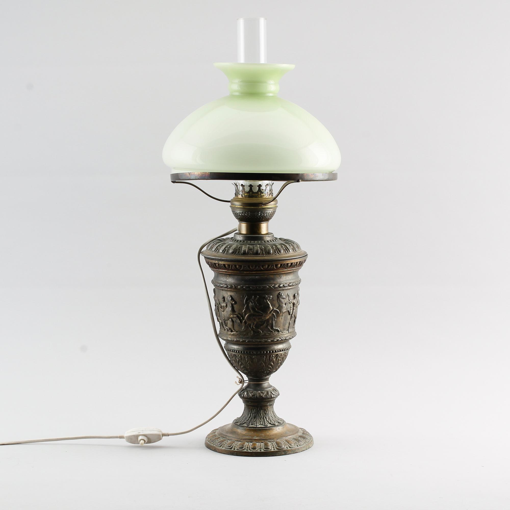 BORDSLAMPA, patinerad metall, omkring år 1900.