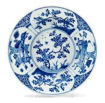 A blue and white plate, Qing dynasty, 18th cent.