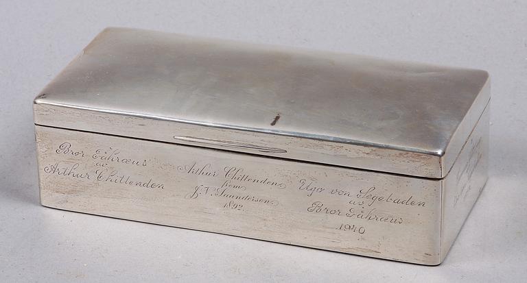 CIGARETTSKRIN. Silver. England.