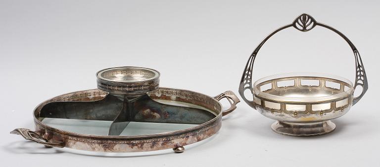 BORDUPPSATS samt SKÅL. Nysilver och glas.