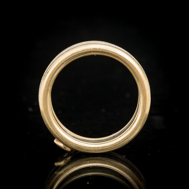 RING, 18 k guld samt sterlingsilver med briljantslipad diamant ca 0,05 ct. Vikt ca 14 g.