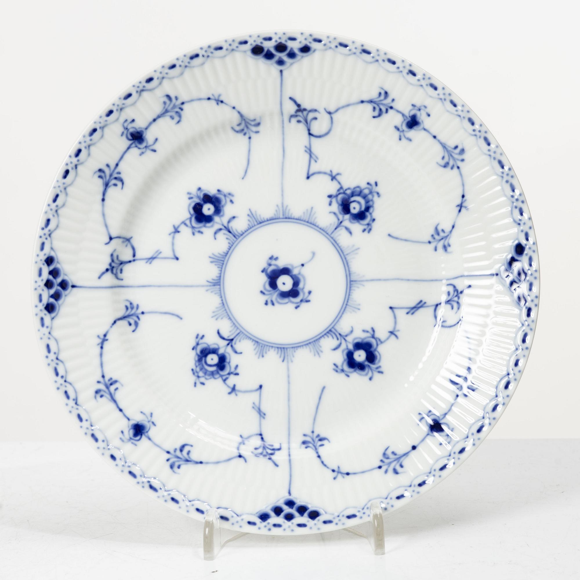 Royal Copenhagen, Coffee service, approx. 50 pieces, porcelain, "Musselmalet", Denmark.