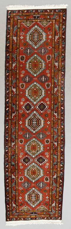 MATTA, orient, ca 296 x 80 cm.