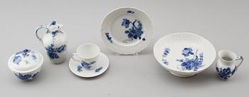SERVISPORSLIN, 16 delar, porslin, "Blå blomst",  Royal Copenhagen.