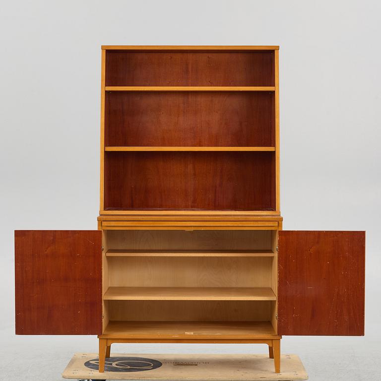 Bokhylla med underskåp, 1960-tal.