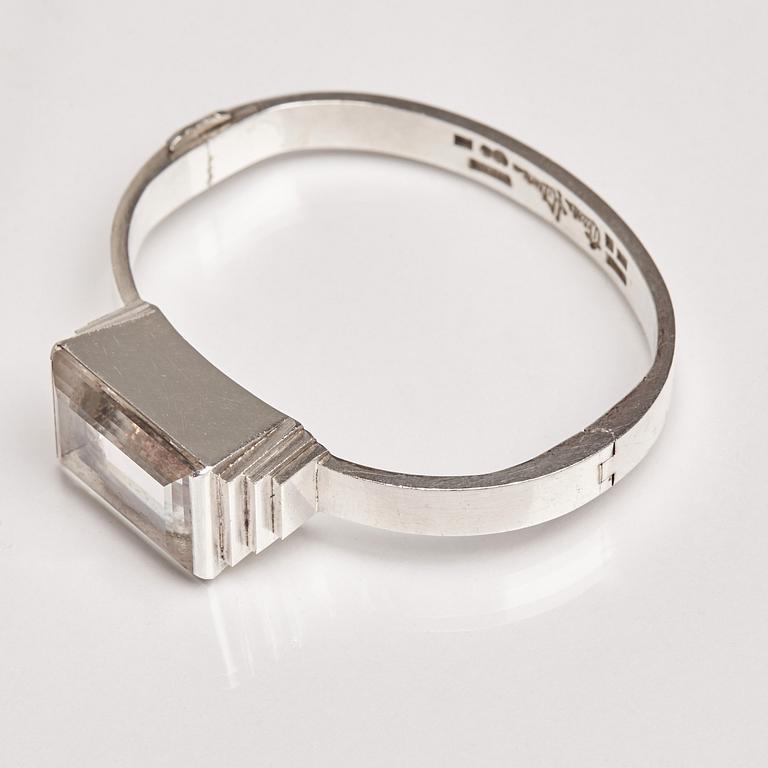 Wiwen Nilsson, armring, Lund 1966, sterling med bergkristall.