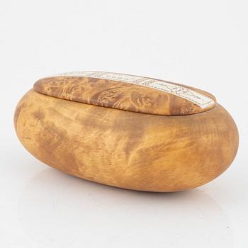 Thore Sunna, a birch box with lid, signed.