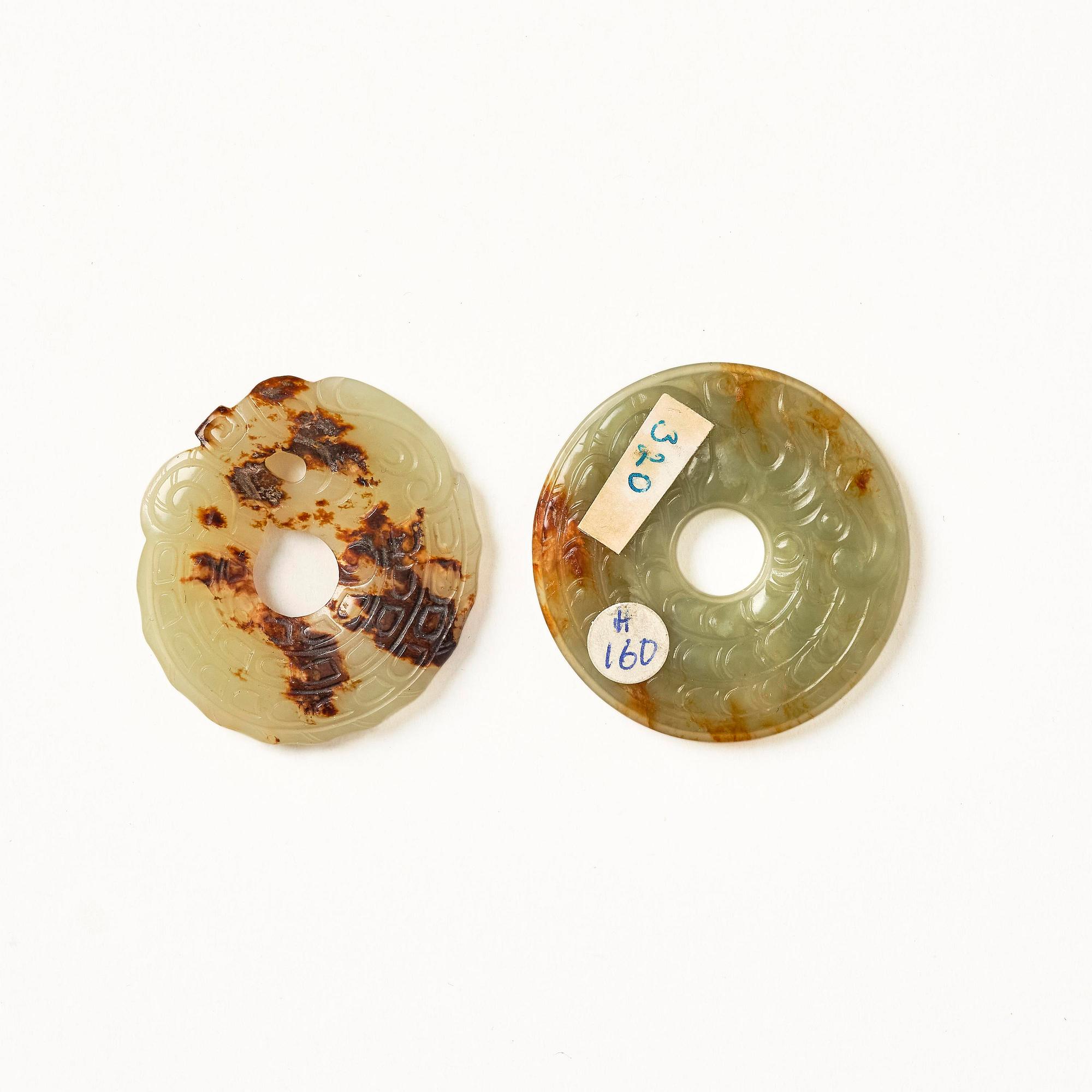 A group of carved nephrite and jade ornaments, China, Qing dynasty and older. (8 pieces).