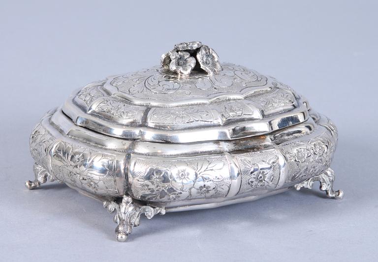 LOCKASK, silver, importstämplar. Vikt 282 gram.