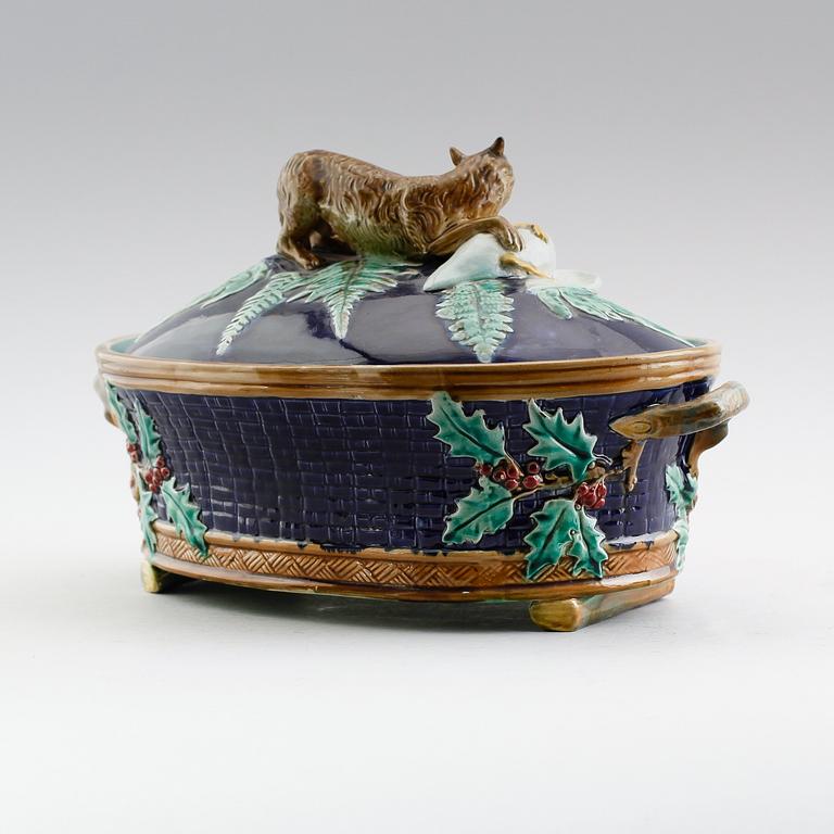 TERRIN, majolika, sannolikt Tyskland, omkring år 1900.