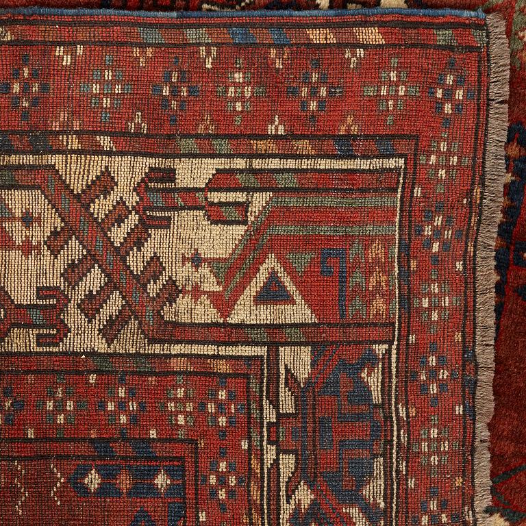 Matto, an antique Yomoud khali (main carpet), ca 244-249,5 x 172,5-174,5 cm.