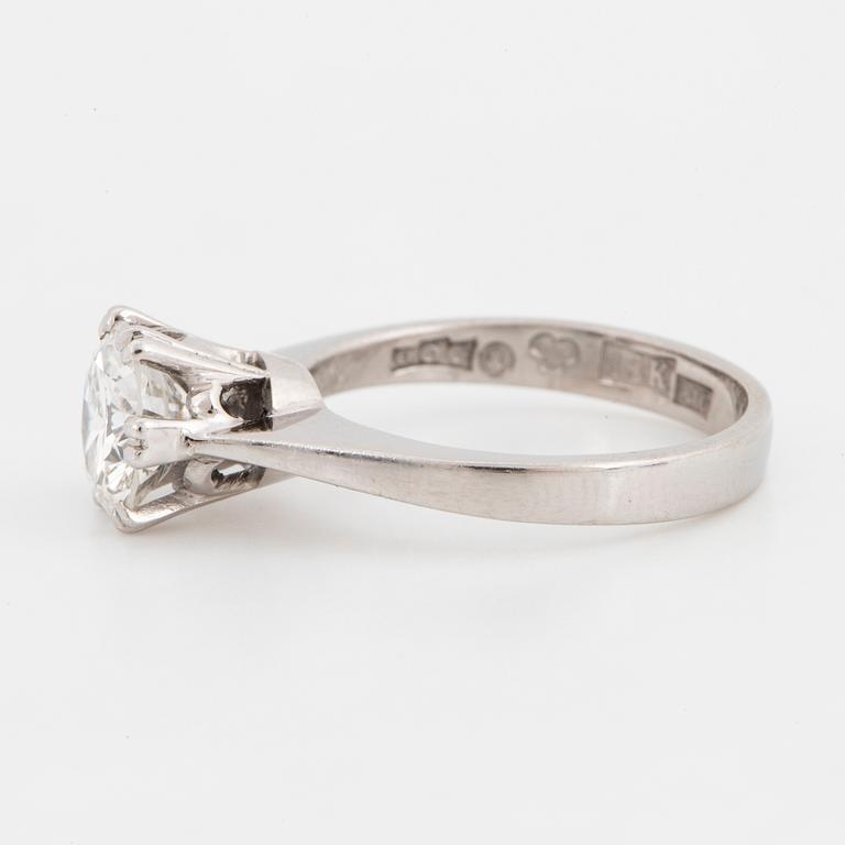 Brilliant-cut diamond ring.