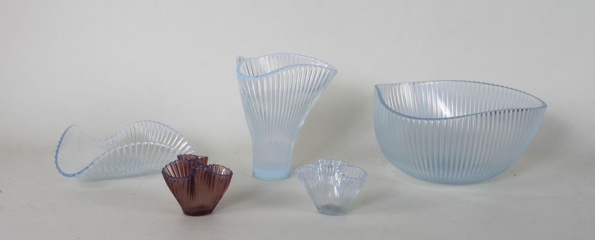 VASER, 5 st, glas, "Reffla", Arthur Percy, Gullaskruf.