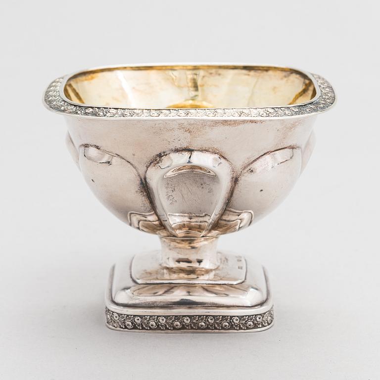 A footed parcel-gilt silver bowl, Saint Petersburg, assay master Aleksandr Jaschinkov, 1795-1825.