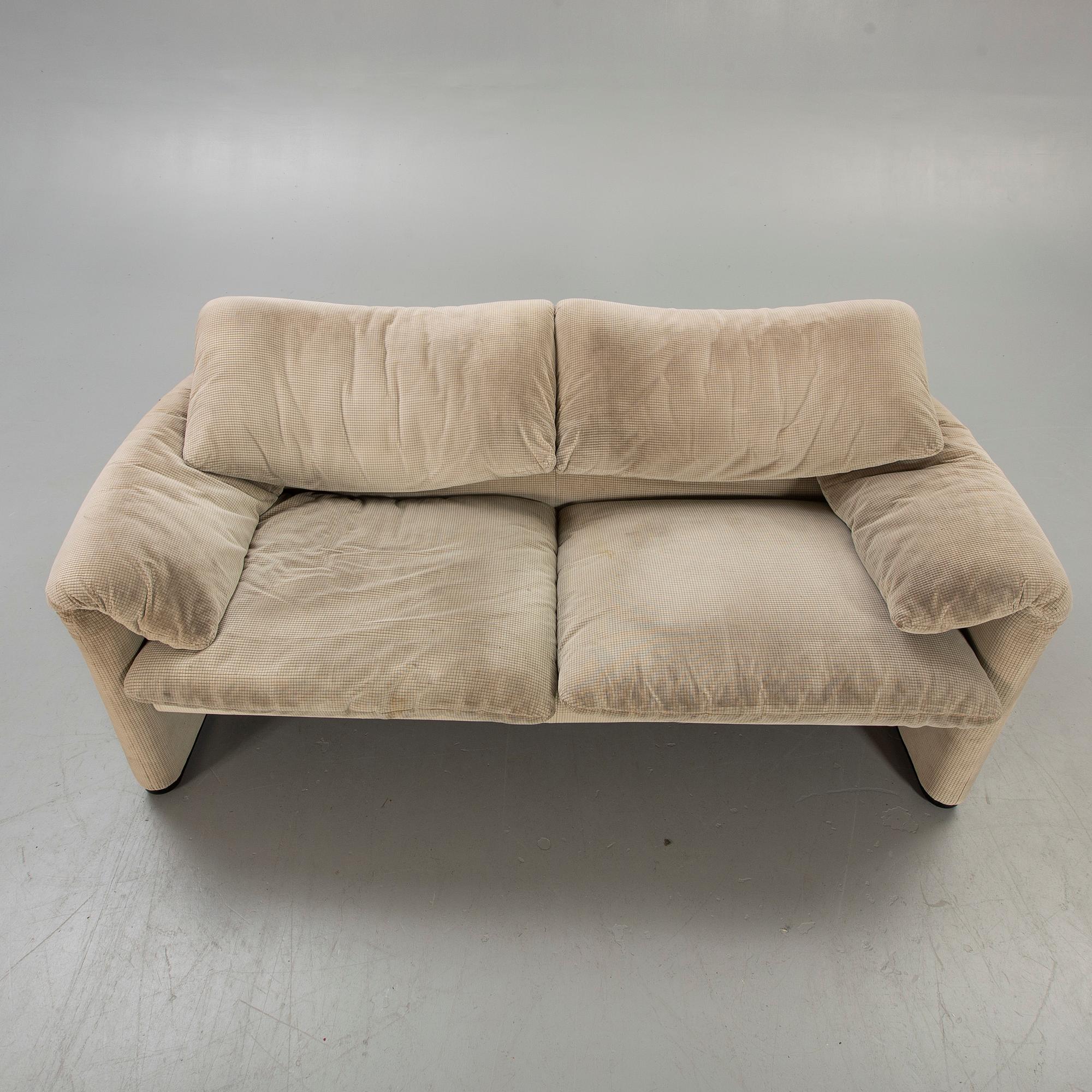 Vico Magistretti, sofa "Maralunga" for Cassina later part of the 20th century.