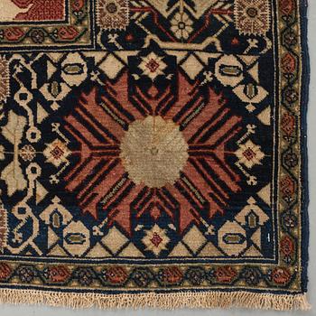 MATTO, an antique Malajir probably, ca 179,5 x 124 cm (as well as one end with 2½ cm flat weave).
