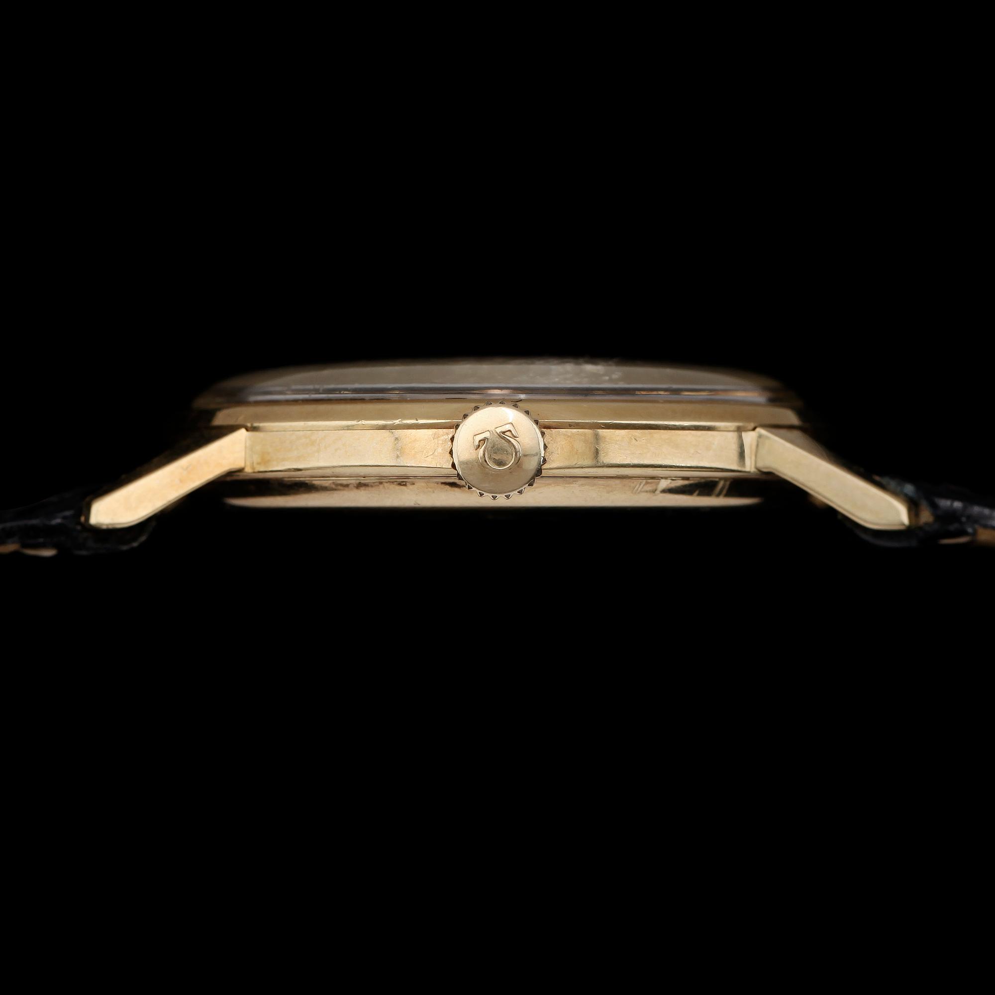 ARMBANDSUR, 14K guld, Omega, 1900-talets mitt. Total vikt ca 36 g.