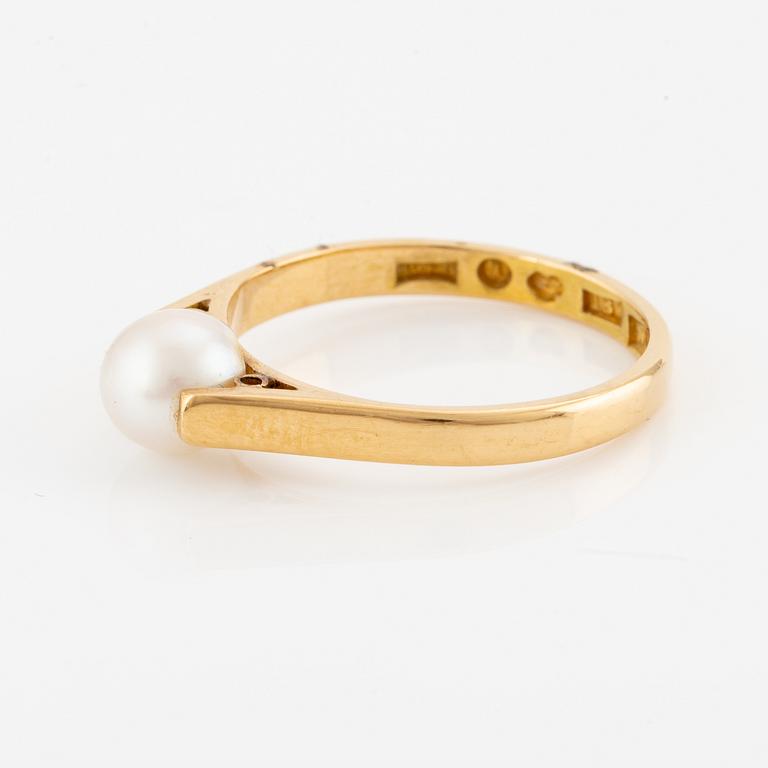 Ring, 18K gold with cultured pearl.