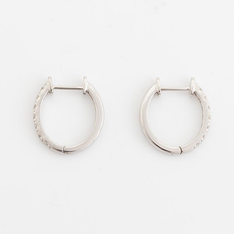 Örhängen, kreoler med briljantslipade diamanter,