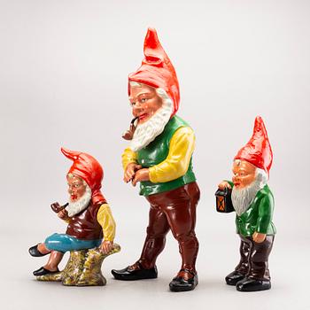 TOMTAR, figuriner,  3 st, terrakotta, två märkta Gräfenroda, Tyskland, 1900-talets mitt.