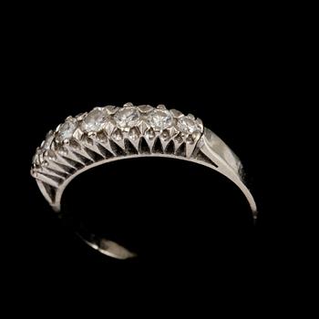 RING, 18k vitguld med 7 briljantslipade diamanter, ca 0,13 ct, importstämplad. Vikt 2 g.