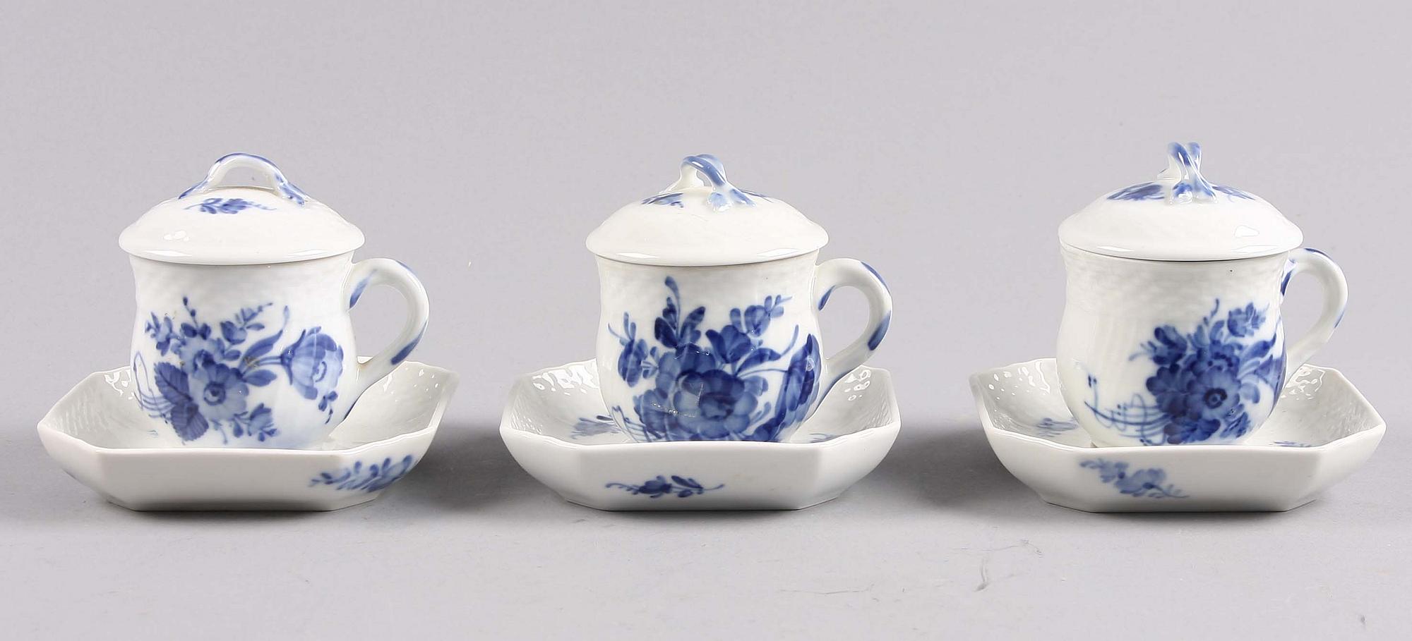 CREMEKOPPAR, 3+1. Porslin, "Blå blomst" Royal Copenhagen.
