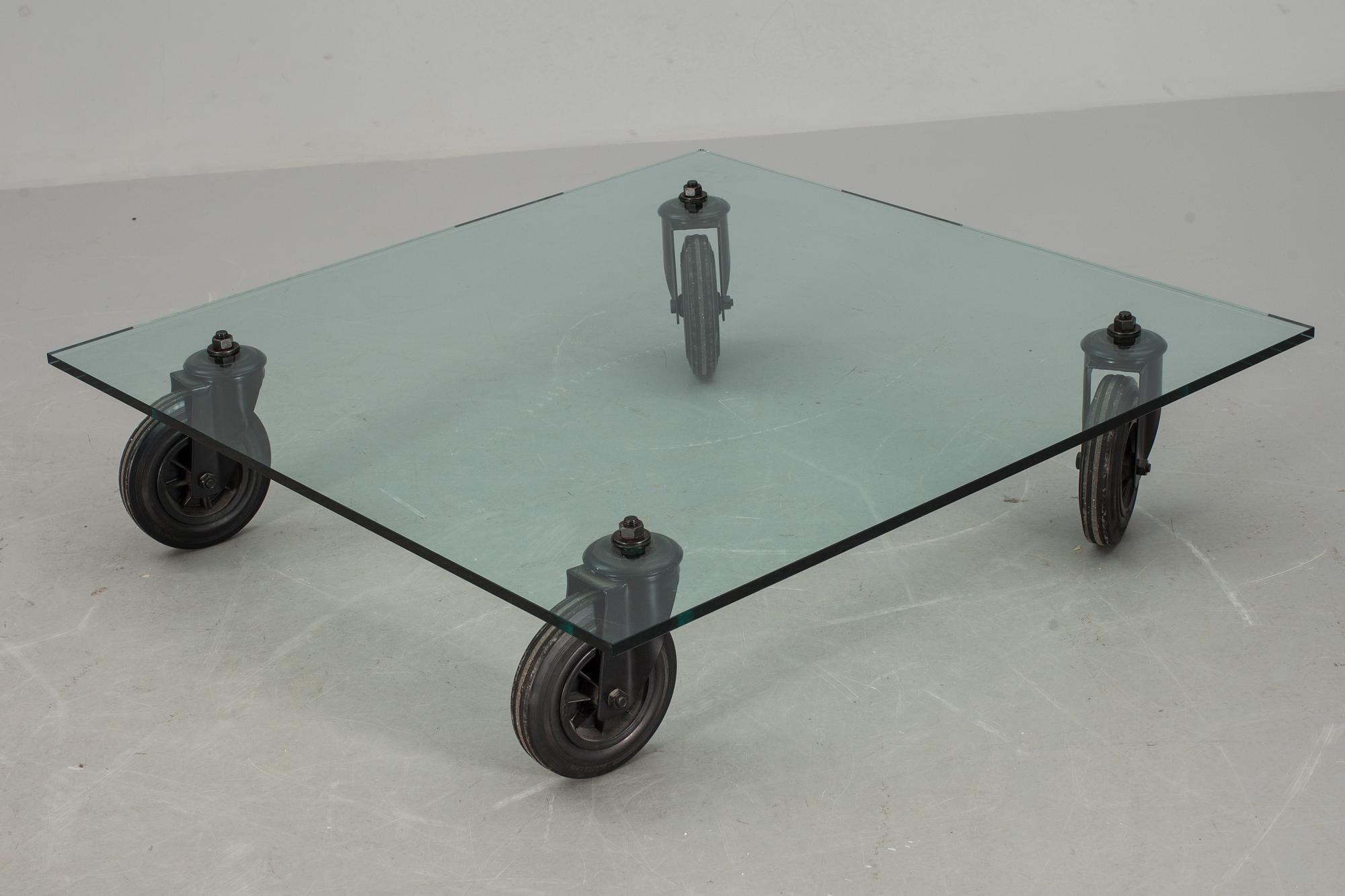 SOFFBORD, "Tavolo con ruote", Gae Aulenti, Fontana Arte, Italien.