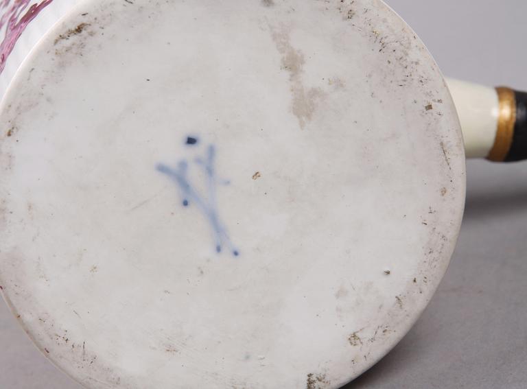 CHOKLADKANNA. Porslin. 1700-tal. Meissen.