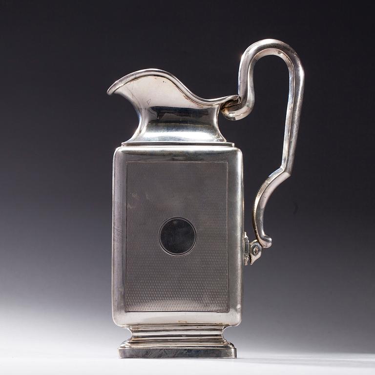 KANNA, silver 950, J. Aimé, Frankrike efter 1838. Vikt 555,8 g.