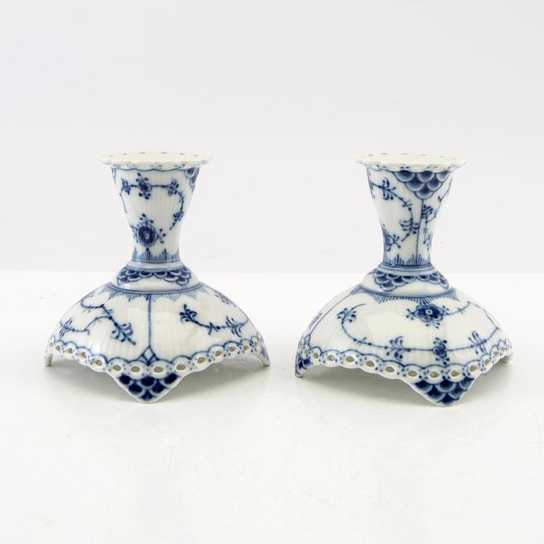 Service 32 pcs "Musselmalet" whole and half lace Royal Copenhagen Denmark 1974-1999 porcelain.