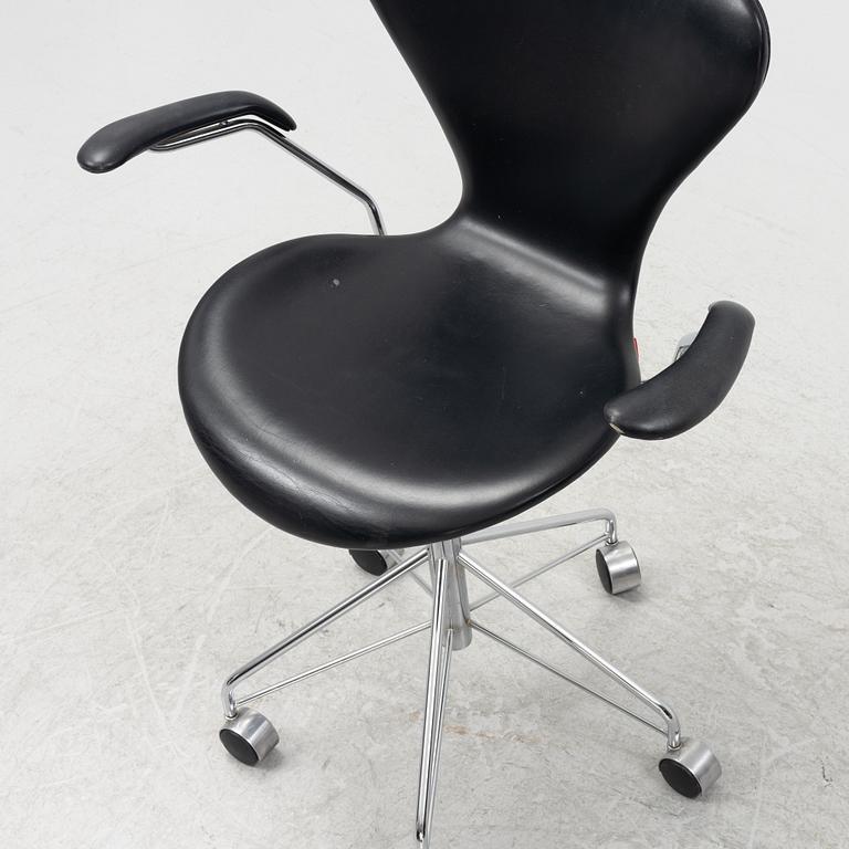 Arne Jacobsen, skrivbordsstol, "Sjuan", Fritz Hansen, Danmark.