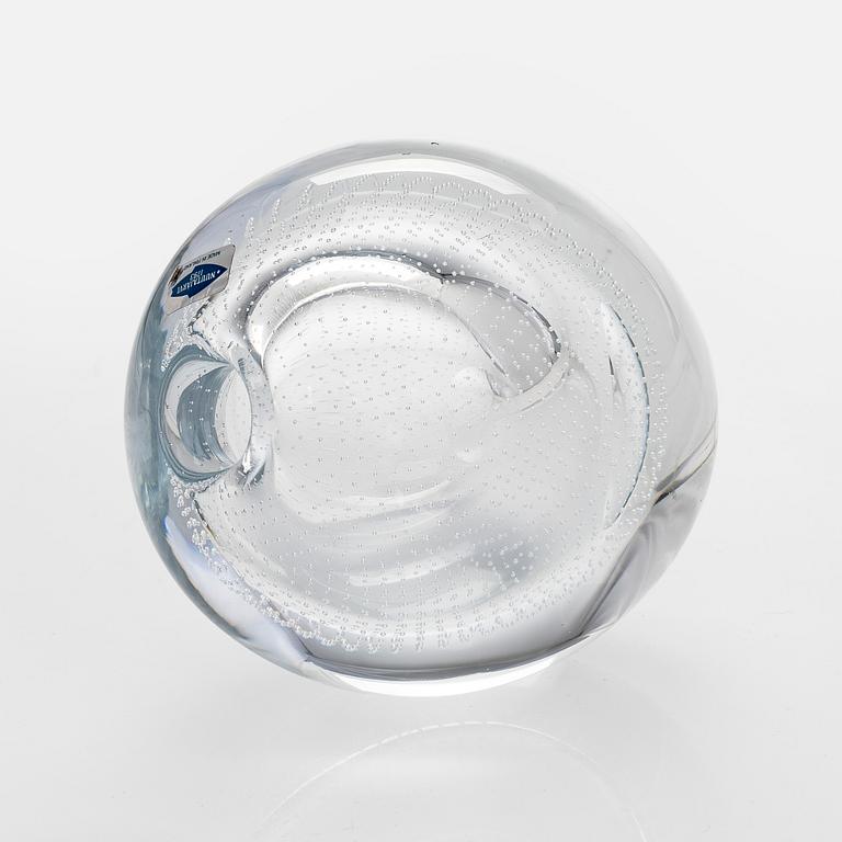 Gunnel Nyman, A glass vase, signed Gunnel Nyman Nuutajärvi 1947/1987.
