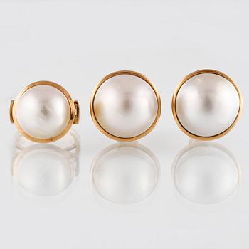 RING, SAMT ÖRHÄNGEN, 18K guld samt odlade halvpärlor, delvis Ceson, Göteborg.  Vikt 22,2 gram.