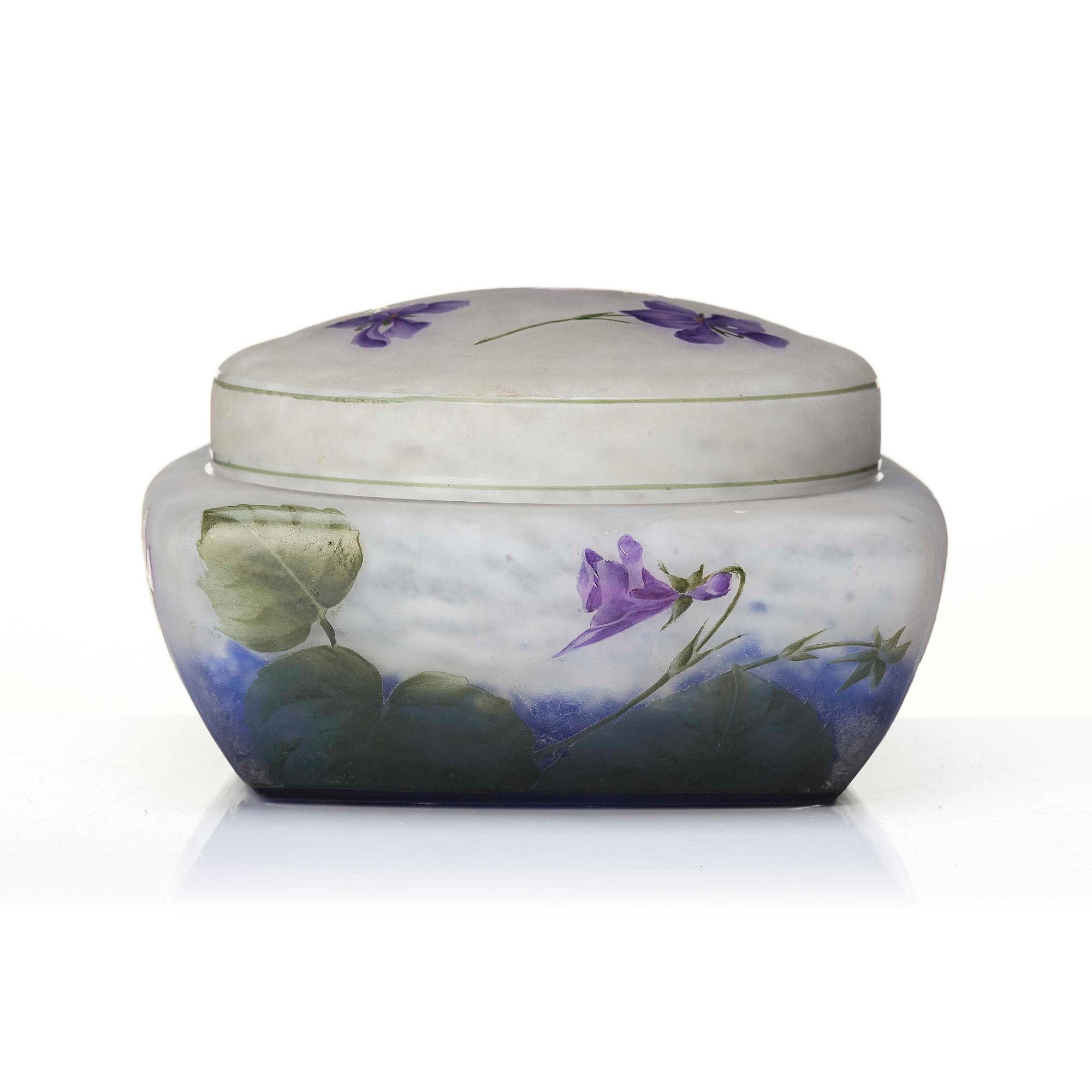 Daum Frères, an Art Nouveau cameo glass lidded bowl/bonbonnière, Nancy, France.