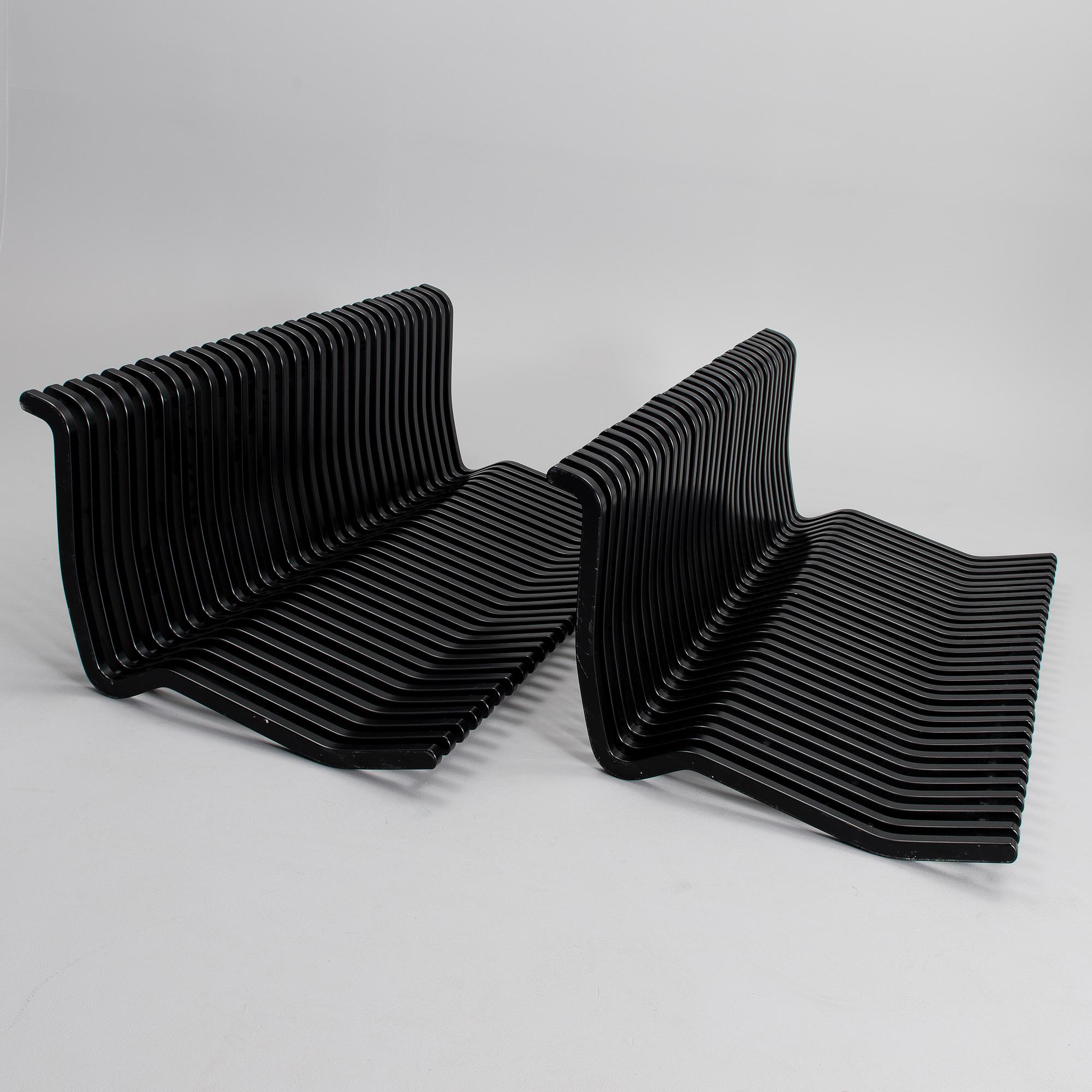 KARI ASIKAINEN, A SET OF TWO ROOM SCREENS. Scheletro. Martela 1980-1989.