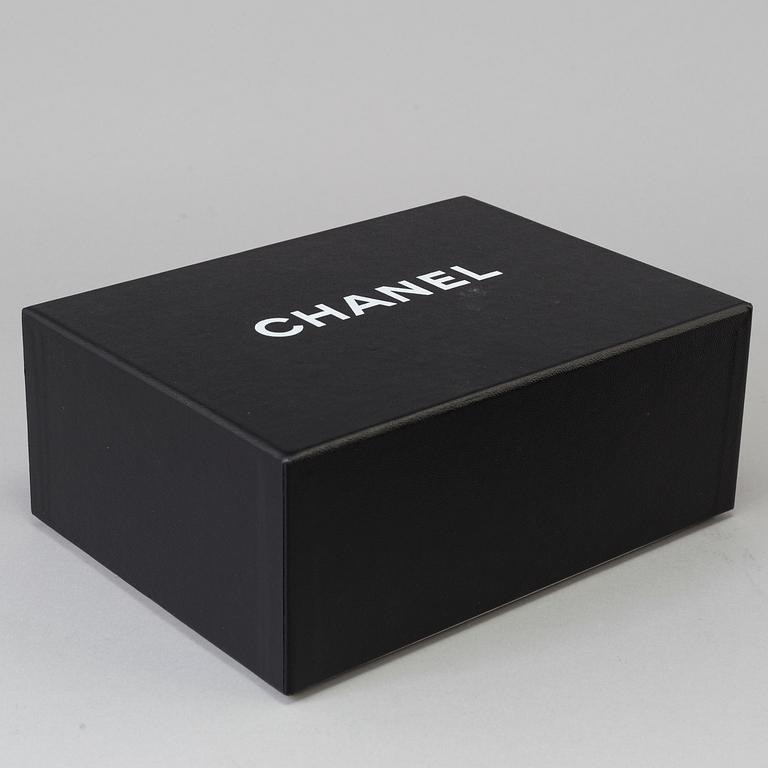 A black lacquer "Classic mini" bag by Chanel 2009-2010.